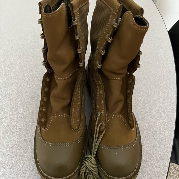 New without box Danner USMC Vibram boot… - Picture 2 of 4